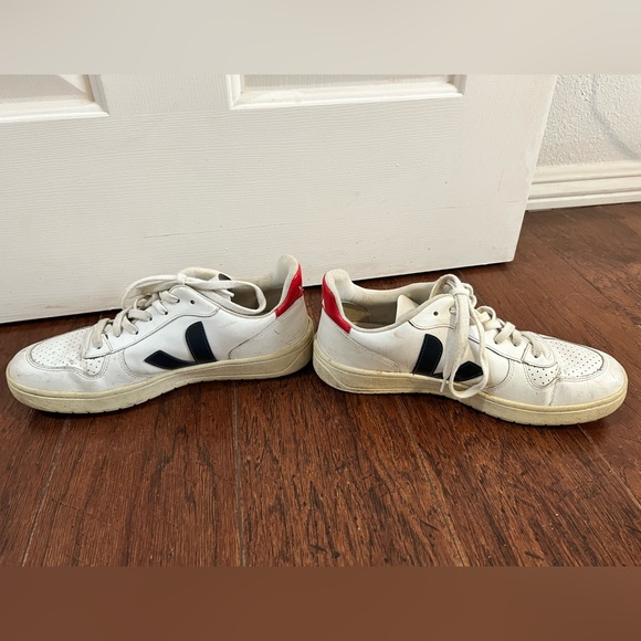 Veja women’s sneakers size 10 - Picture 5 of 7